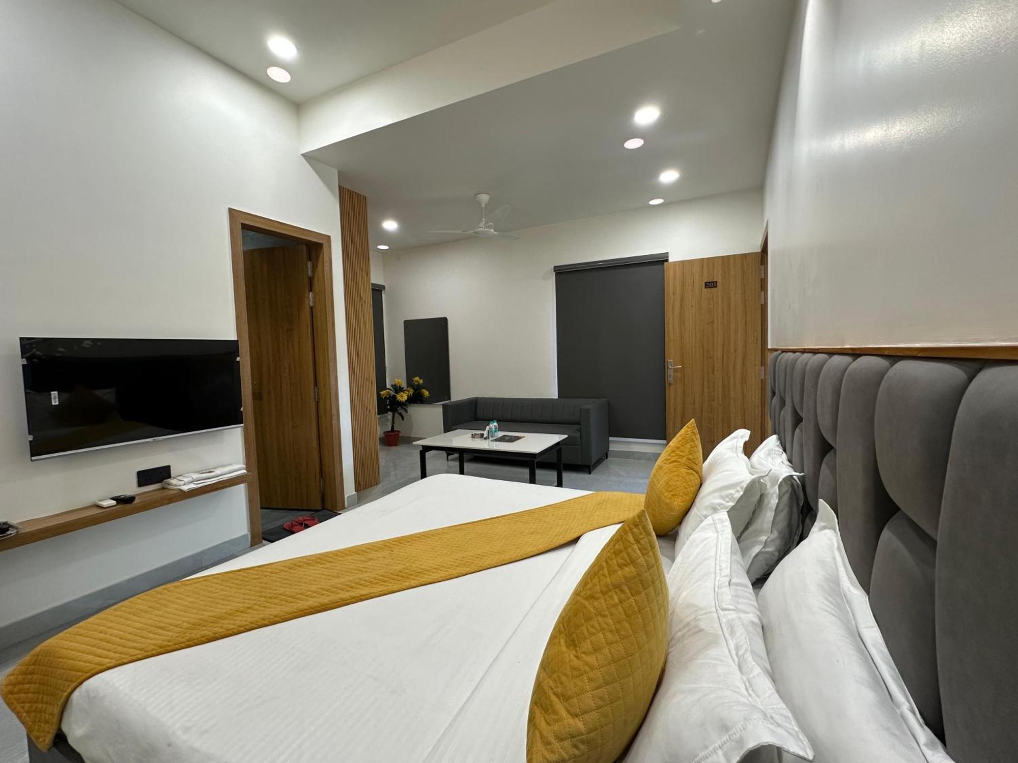 Hotel Sky Way Inn Hisar Luaran gambar
