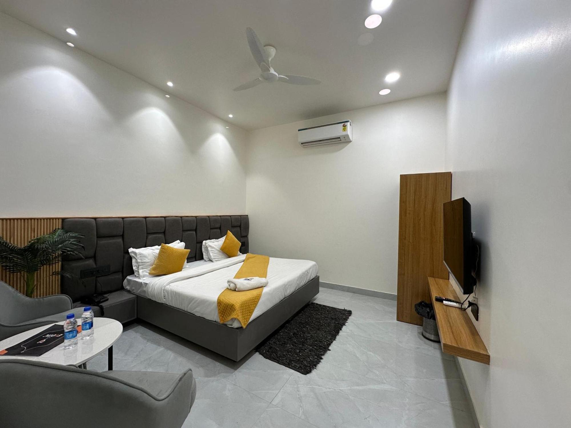 Hotel Sky Way Inn Hisar Luaran gambar